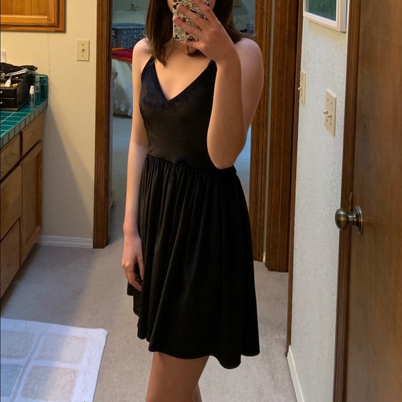 🌸 Forever 21 Black Velvet Dress - Picture 1 of 2